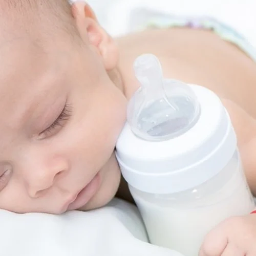 شیر خشک و عوارض آن بر روی نوزاد