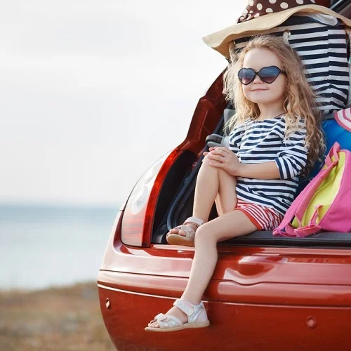 ۶ راه برای سرگرم‌کردن بچه‌ها در سفر و مهمانی