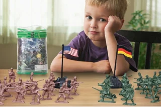 آیا خرید اسباب بازی های جنگی کار درستی است؟