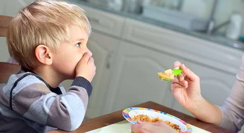 مشکلات غذا دادن به کودک