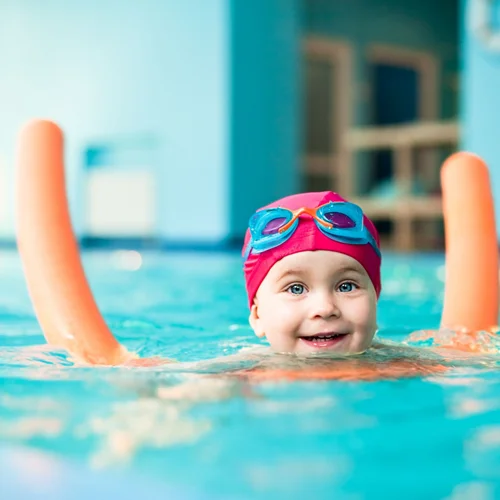 فواید شنا در رشد کودکان