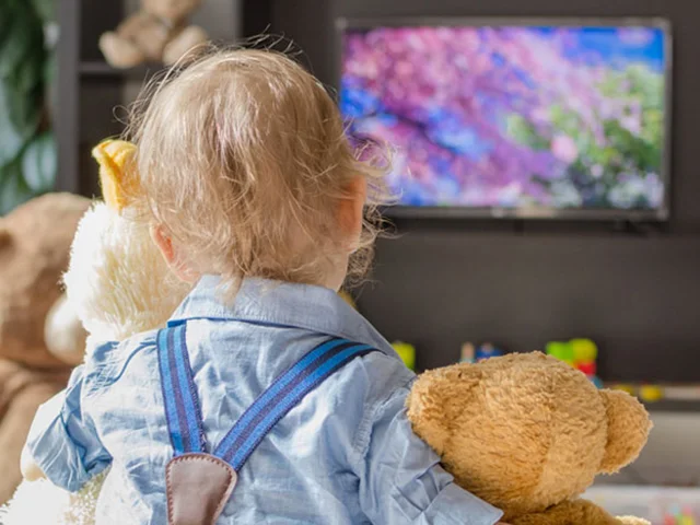 تلویزیون چه تاثیر بر کودکان دارد؟